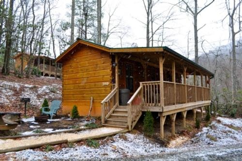 Deer Run Cabin image 11